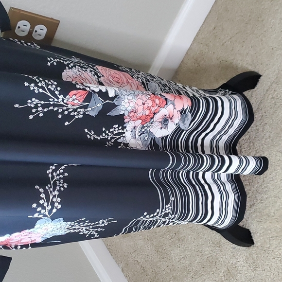 Dress - Picture 3 of 6